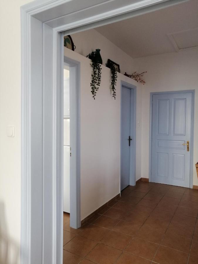 Aegina Port Apt 2-Διαμέρισμα Στο Λιμάνι Της Αίγινας 2 Kültér fotó
